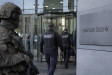 Ukrajinský Forrest Gump už mění stát. Sense Bank čistí vedení