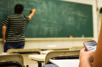 Kraj pomůže školám s nápravou zhoršených vztahů ve třídách