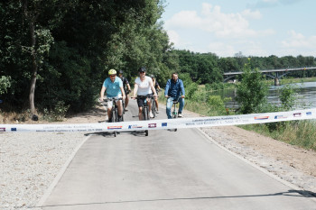 Po Labské stezce pohodlněji pěšky i na kole