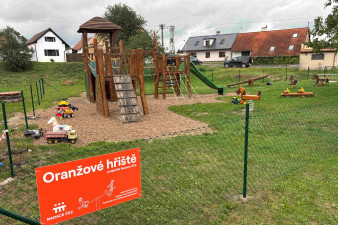 V Ostré obnovili dětské hřiště pro nejmenší