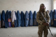 Afghánské ženy v pasti. Svět přihlíží a Tálibán přitvrzuje Afghánské ženy v pasti. Svět přihlíží a Tálibán přitvrzuje